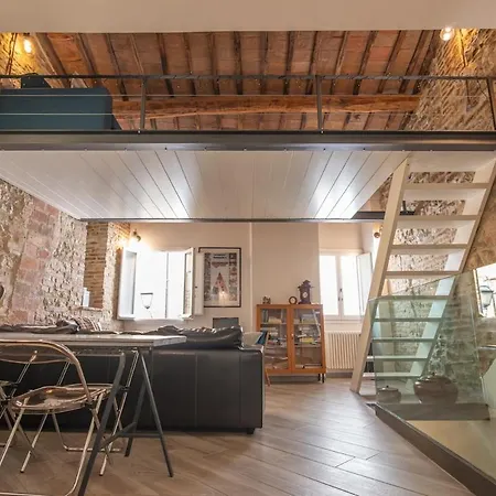 شقة Stone Loft With Cozy Terrace Downtown بيرودجا