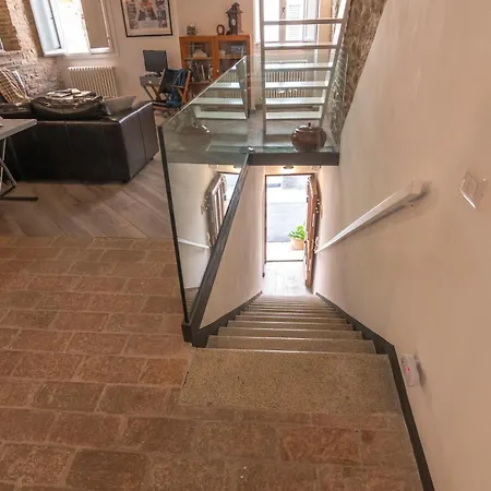 Apartamento Stone Loft With Cozy Terrace Downtown