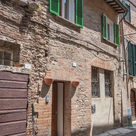 شقة Stone Loft With Cozy Terrace Downtown *