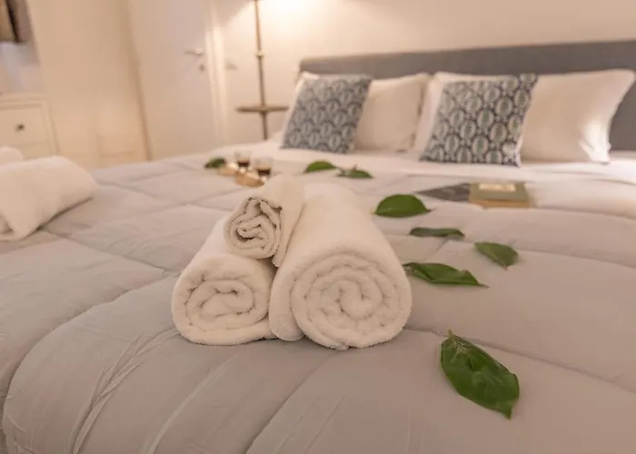 شقة Stone Loft With Cozy Terrace Downtown *