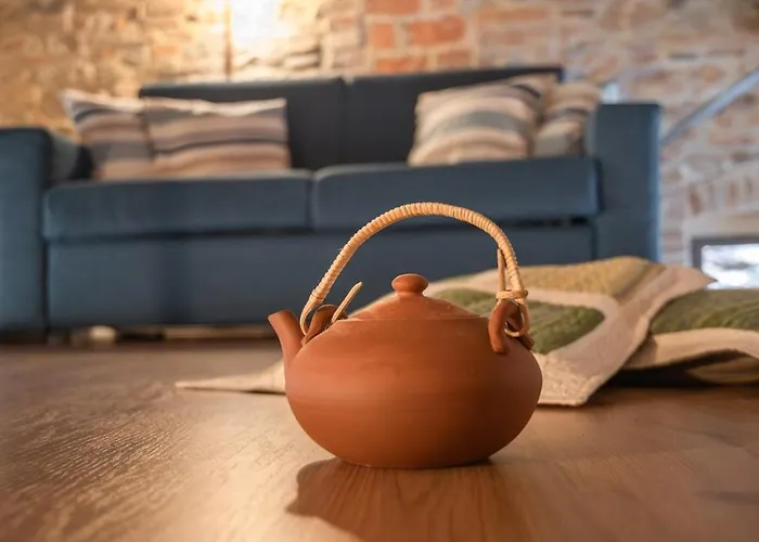 Stone Loft With Cozy Terrace Downtown شقة بيرودجا