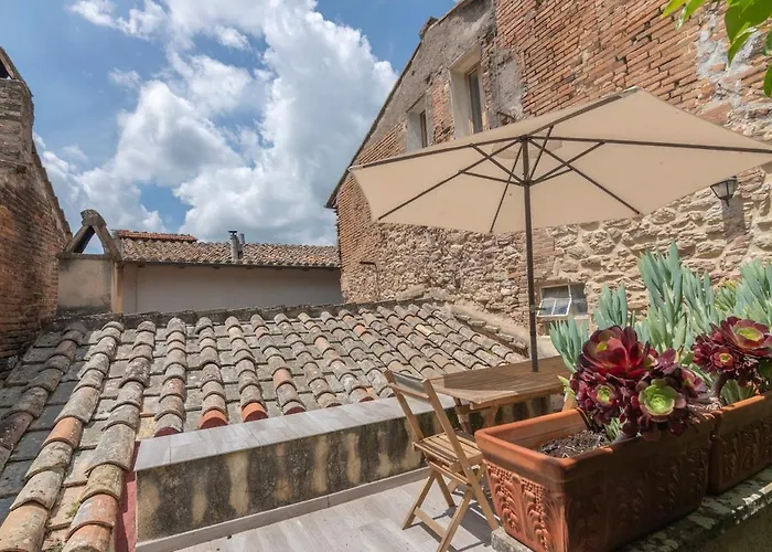 شقة Stone Loft With Cozy Terrace Downtown