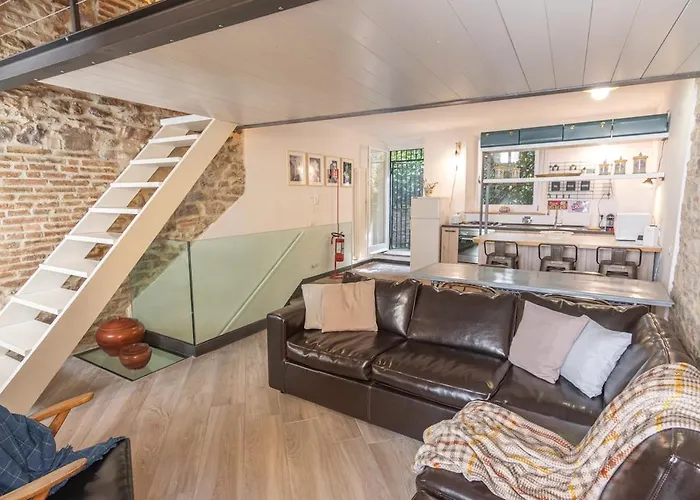 شقة Stone Loft With Cozy Terrace Downtown بيرودجا