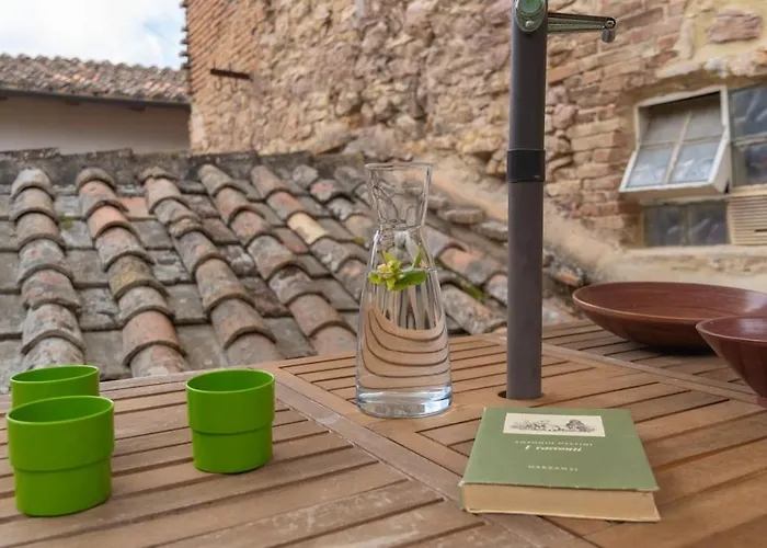 Stone Loft With Cozy Terrace Downtown شقة بيرودجا