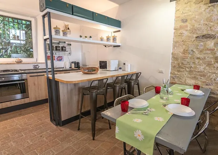 Stone Loft With Cozy Terrace Downtown شقة