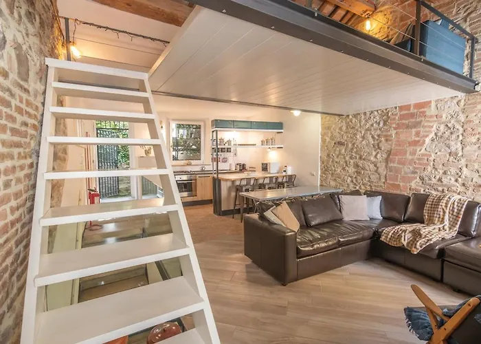 شقة Stone Loft With Cozy Terrace Downtown