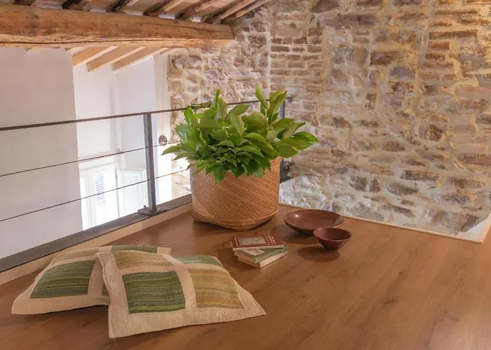 شقة Stone Loft With Cozy Terrace Downtown بيرودجا