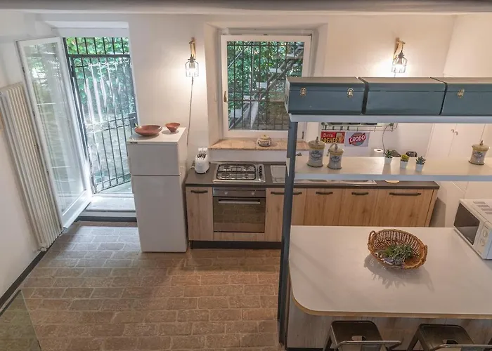 Stone Loft With Cozy Terrace Downtown شقة