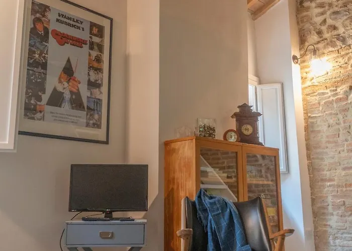 شقة Stone Loft With Cozy Terrace Downtown بيرودجا